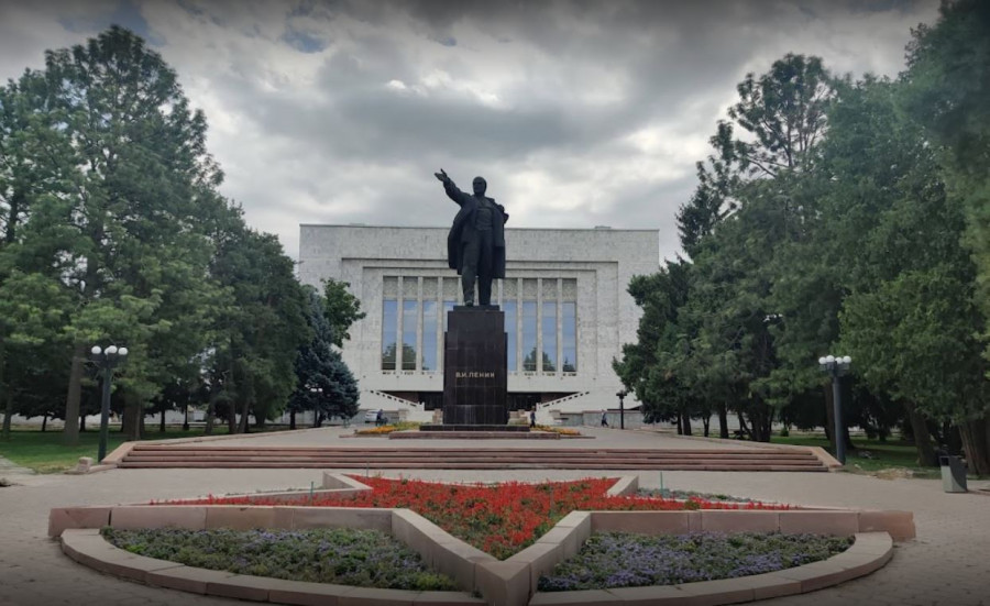 Памятник Ленину в Бишкеке.

