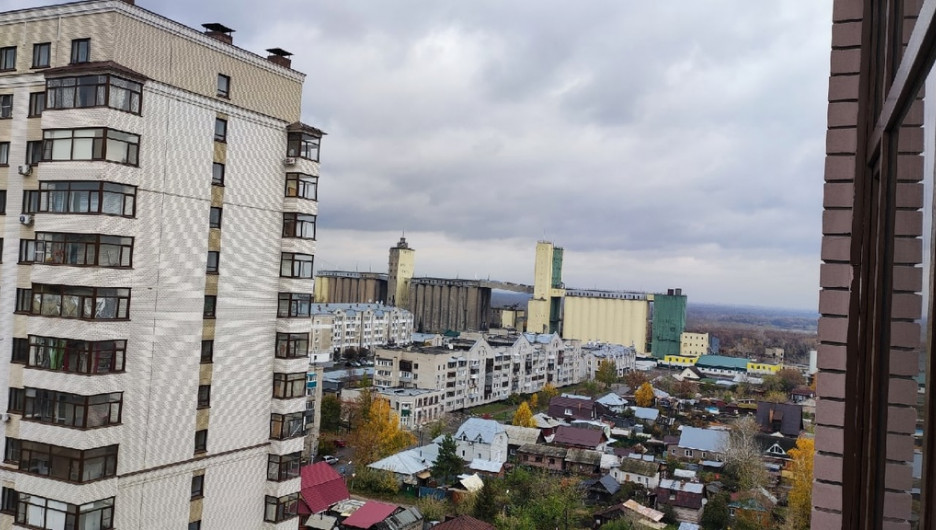 Элеватор покрасили в Барнауле. 10.10.2022.