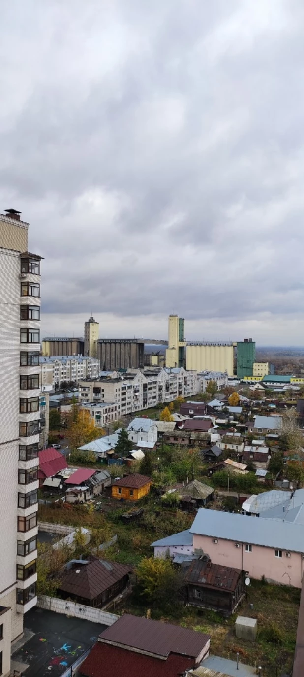 Элеватор покрасили в Барнауле. 10.10.2022.