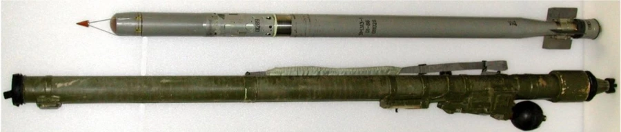 Пусковая труба и ракета ПЗРК «Игла-1».