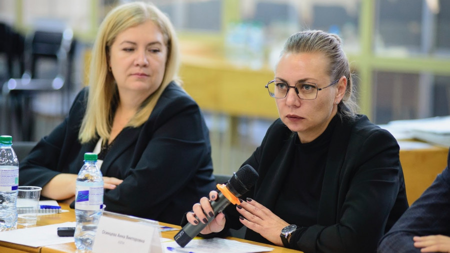 Анна Осинцева (справа). На экспертном совете премии &quot;Менеджер года-2022&quot;.