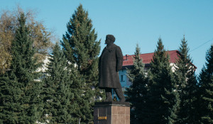 Бийск. Памятник "Ленину в шапке".
