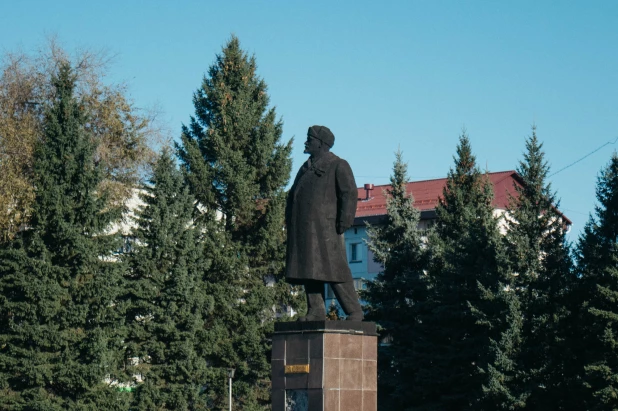 Бийск. Памятник "Ленину в шапке".