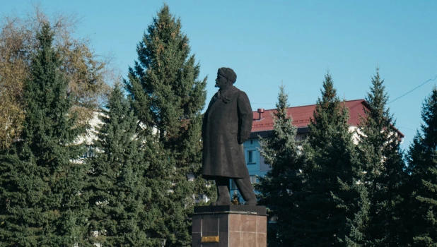 Бийск. Памятник "Ленину в шапке".