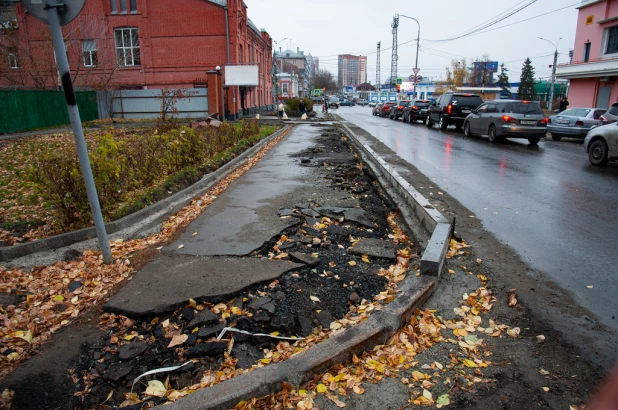 Ремонт дороги и тротуаров на ул. Никитина. 20.10.2022