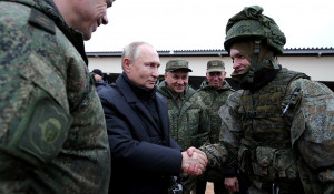 Путин на военном полигоне.