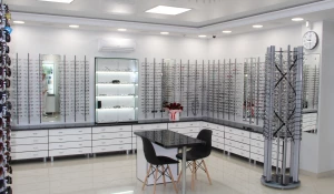 Демонстрационный зал оправ