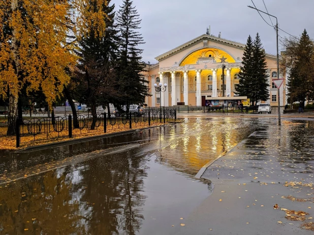 Улицы затопило после дождей в Бийске.