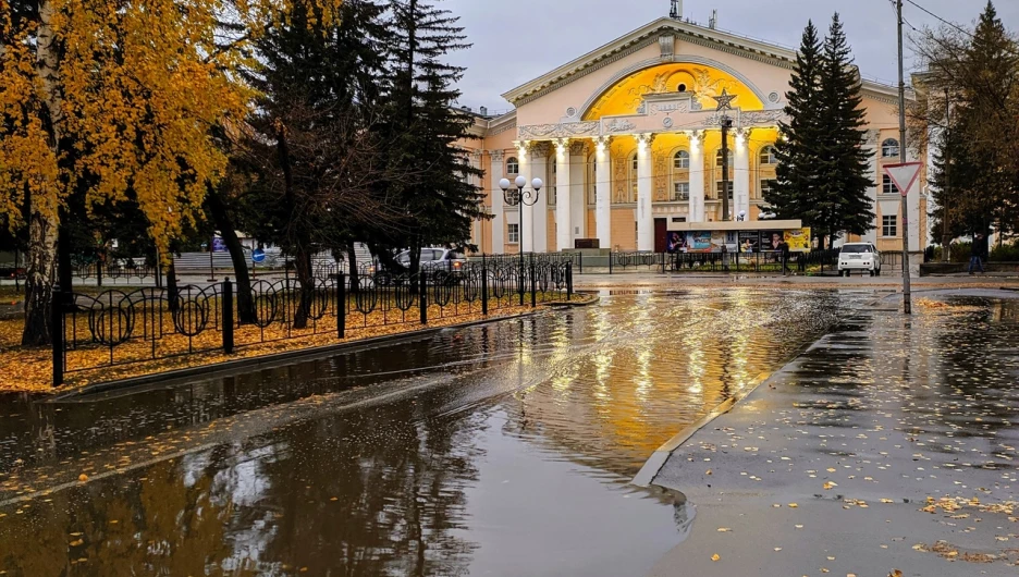 Улицы затопило после дождей в Бийске.