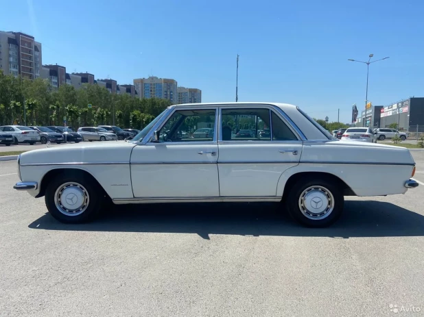 Mercedes-Benz W115, 1974 года выпуска за 2 млн рублей 