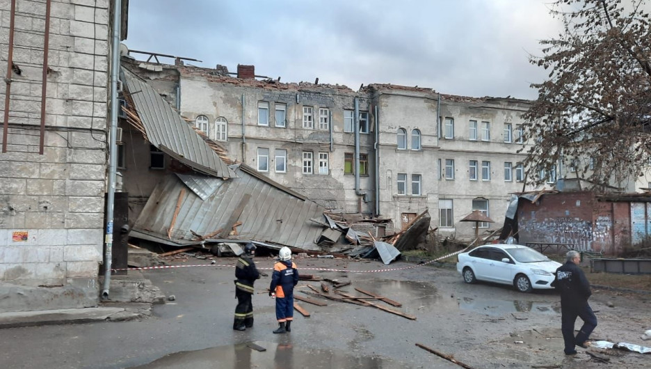 Сорвало крышу общежития в Новосибирске 