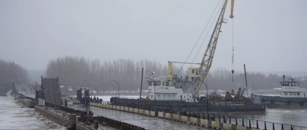 Понтонный мост в Бийске.