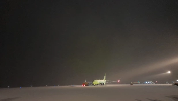 Барнаульский аэропорт в снегу
