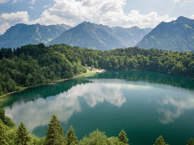 Река, вода, озеро, река в горах, озеро в лесу.