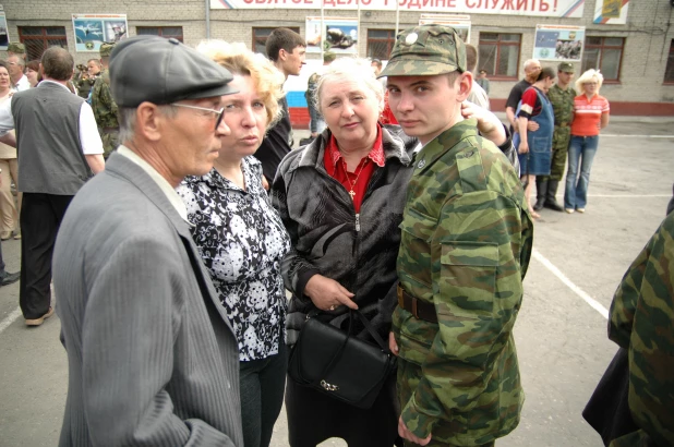 Призыв срочников. Фоторепортаж из прошлого.