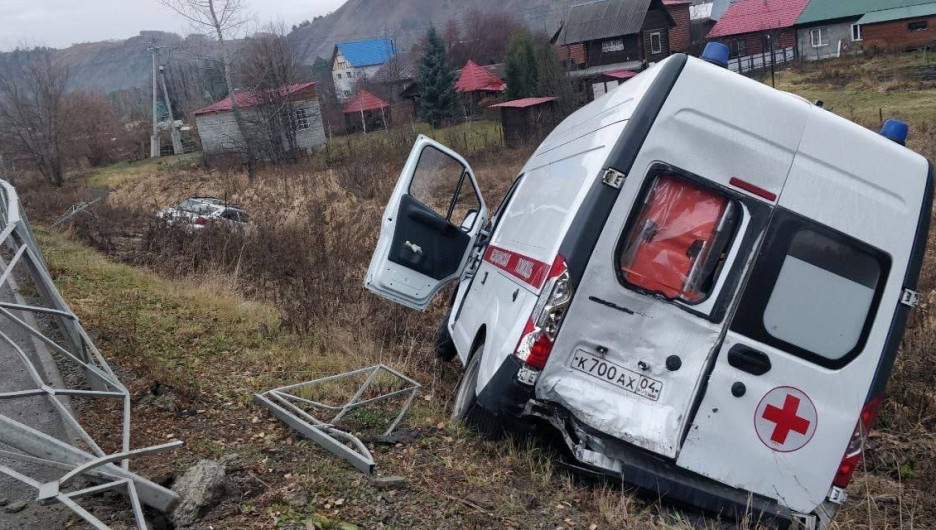 ДТП с участием скорой помощи произошло на Алтае 