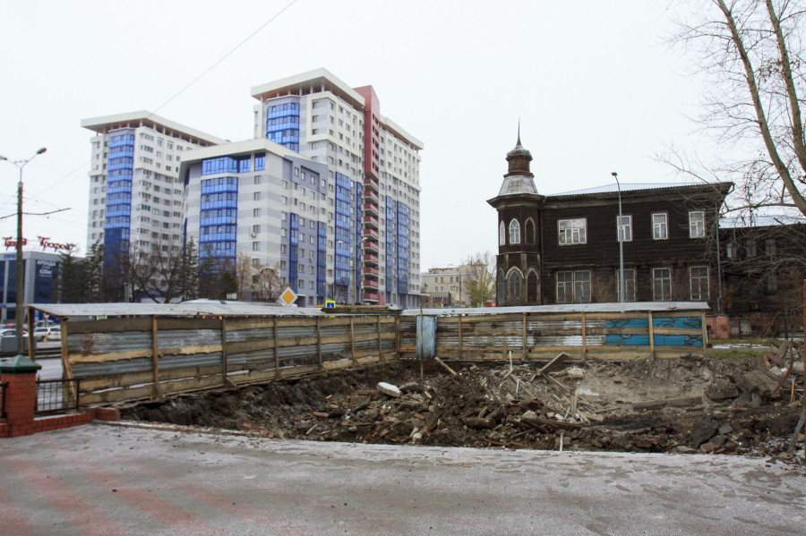 Дом на ул. Короленко, 97 в Барнауле снесли до основания.