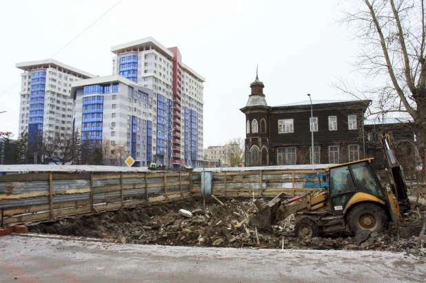 Дом на ул. Короленко, 97 в Барнауле снесли до основания.