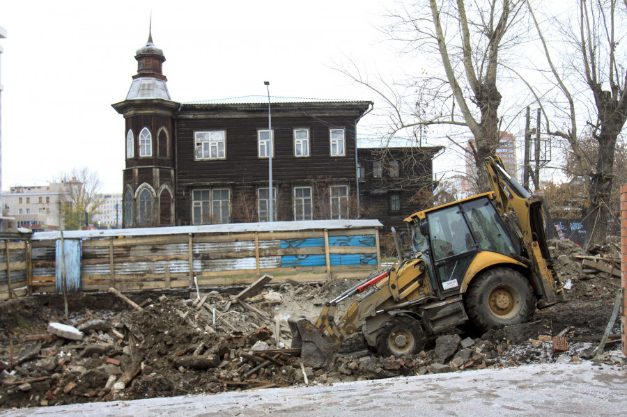 Дом на ул. Короленко, 97 в Барнауле снесли до основания.