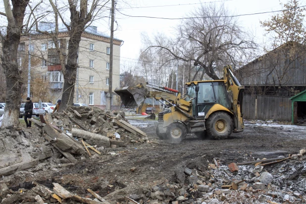 Дом на ул. Короленко, 97 в Барнауле снесли до основания.