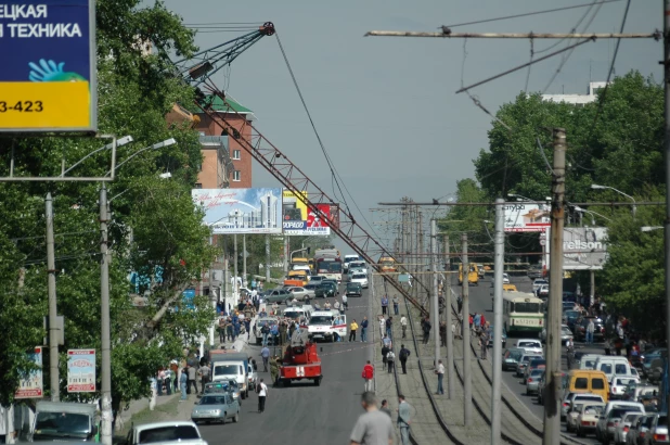 Башенный кран рухнул на пр. Красноармейском в Барнауле. 25.05.2005.