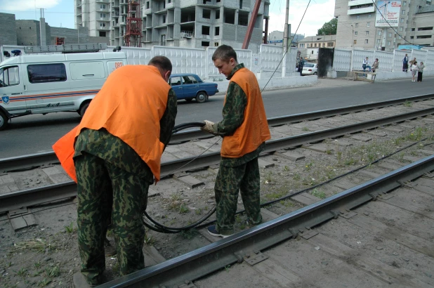 Башенный кран рухнул на пр. Красноармейском в Барнауле. 25.05.2005.