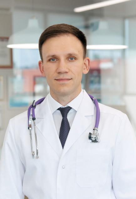 Влади­мир Николаев, генеральный директор сети клиник «Здоровое поколение» , врач - невролог, кандидат медицинских наук.