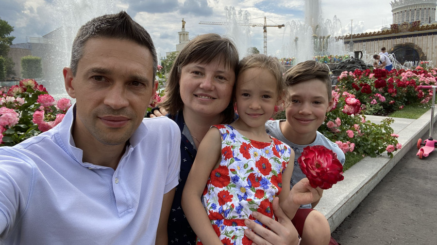 Сергей Малозёмов с семьёй на отдыхе.