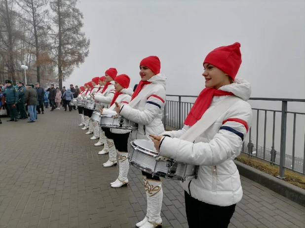 Открытие стелы "Город трудовой доблести" в Барнауле 04.11.2022.