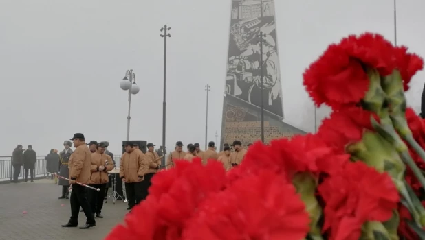 Открытие стелы "Город трудовой доблести" в Барнауле 04.11.2022.