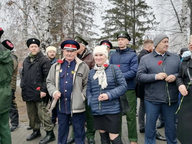 Открытие стелы "Город трудовой доблести" в Барнауле 04.11.2022.