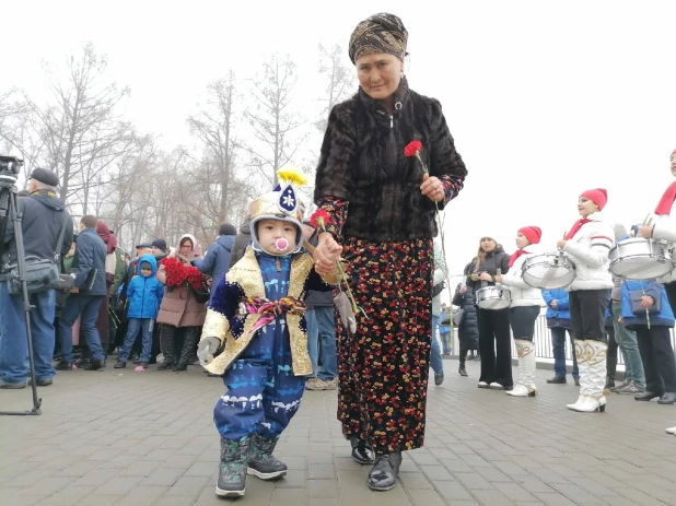 Открытие стелы "Город трудовой доблести" в Барнауле 04.11.2022.