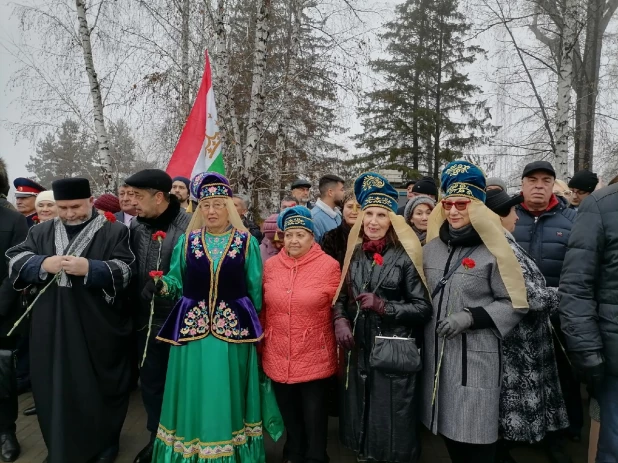 Открытие стелы "Город трудовой доблести" в Барнауле 04.11.2022.