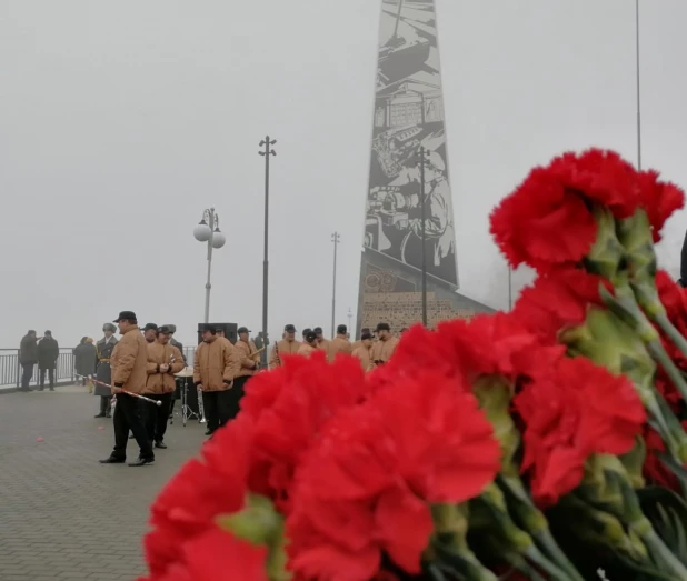 Открытие стелы "Город трудовой доблести" в Барнауле 04.11.2022.