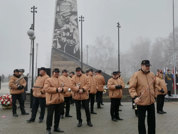 Открытие стелы "Город трудовой доблести" в Барнауле 04.11.2022.