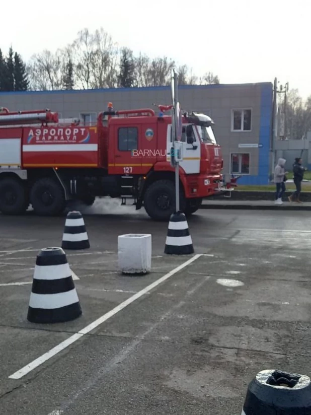 Людей экстренно эвакуировали из аэропорта в Барнауле 05.11.2022.