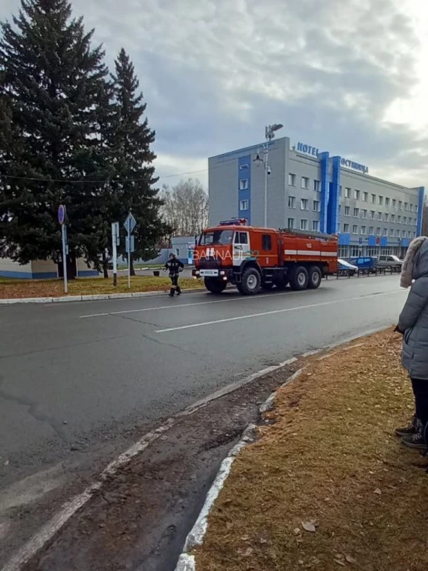 Людей экстренно эвакуировали из аэропорта в Барнауле 05.11.2022.