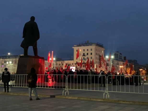 Митинг на площади Советов.