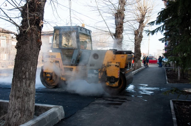 Ремонт дороги и тротуаров на ул. Никитина.