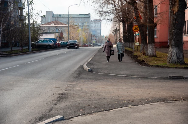 Ремонт дороги и тротуаров на ул. Никитина.