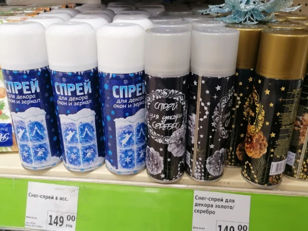 Новогодние игрушки в магазинах Барнаула 