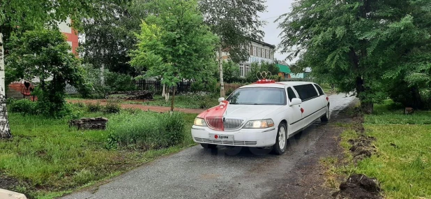  Lincoln Town Car 2003 года выпуска за 460 тыс. рублей