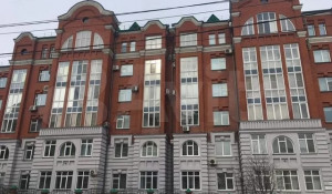 За 18 млн рублей «трешку» в классическом стиле продают на пр. Социалистический, 42 в Барнауле.