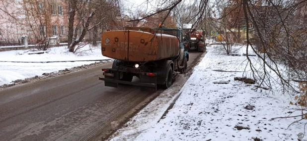 Уборка снега в Барнауле.