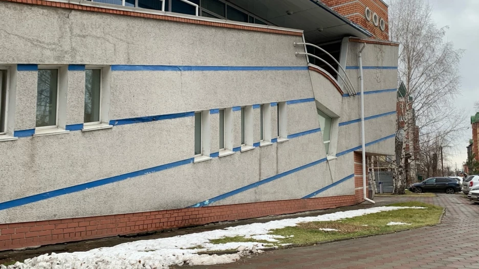 Растявший снег.