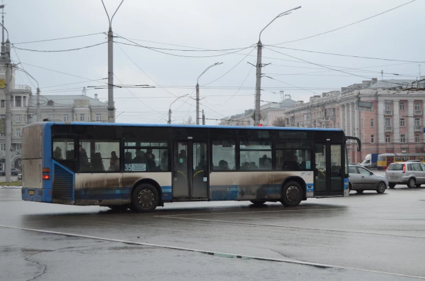 Немытые автобусы и продрогшие машины на дорогах Барнаула. Фоторепортаж altapress.ru.