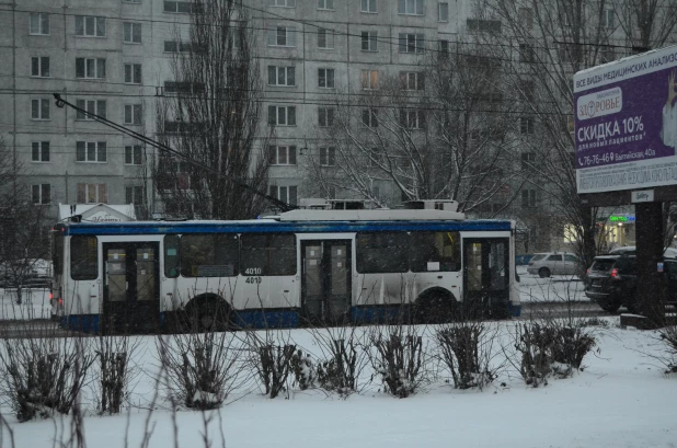 Немытые автобусы и продрогшие машины на дорогах Барнаула. Фоторепортаж altapress.ru.