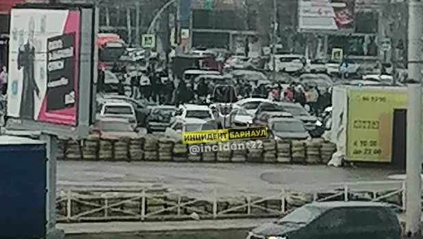 Мужчину задержала полиция возле ТРЦ "Огни"