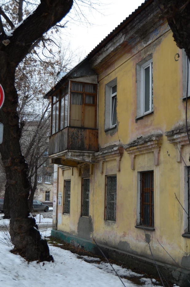 Дома на ул. Свердлова и ул. Профинтерна в Барнауле.