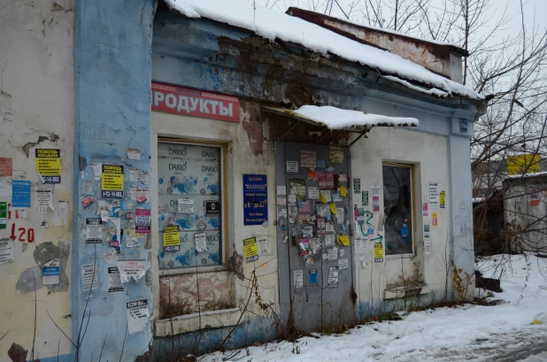 Дома на ул. Свердлова и ул. Профинтерна в Барнауле.